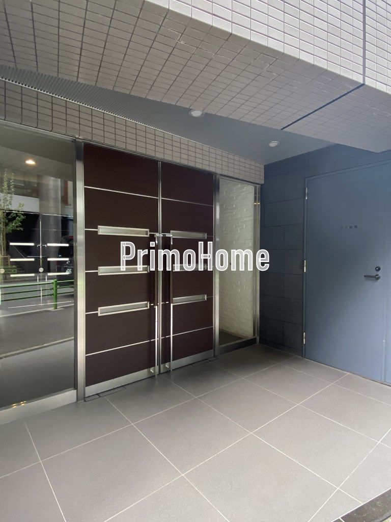 ログ東日本橋のエントランス