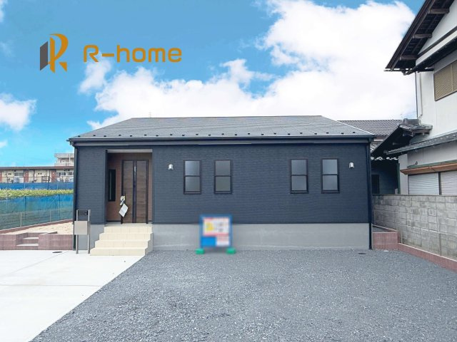 石岡市府中2期　新築戸建て　1号棟の駐車場|カースペースは5台完備。ゲスト用のスペースも確保できますね♪