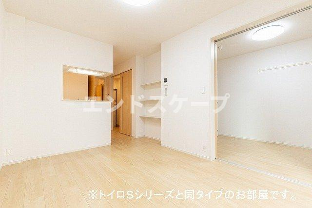 グランシャリオ富岡　弐番館の居間・リビング|高崎、前橋のお部屋探しはエンドスケープまで！お客様の理想お聞かせ下さい♪