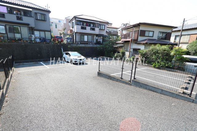 ラビーネの駐車場