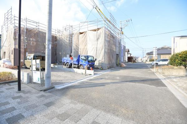 坂ノ市中央第5-2号棟の前面道路含む現地写真|前面道路含む現地(2026年1月撮影)