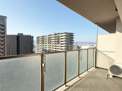 【バルコニー】 | ローレルスクエア尼崎ルネ・ガーデンテラス | バルコニーからの日差しがたっぷりと差し込みます