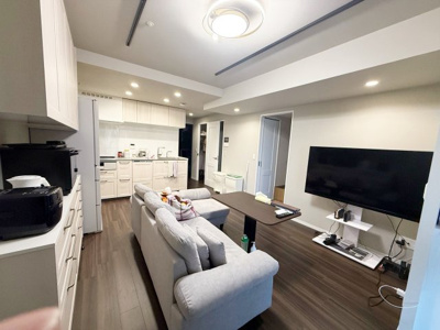 【居間・リビング】 | ローレルスクエア尼崎ルネ・ガーデンテラス | 2025年8月フルリフォーム済の綺麗な住まい。大切なペット暮らせます