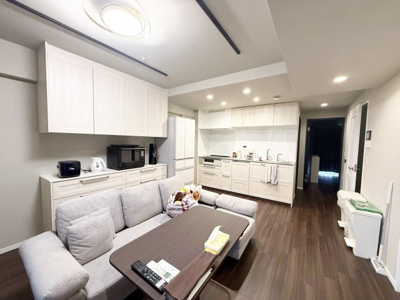 【居間・リビング】 | ローレルスクエア尼崎ルネ・ガーデンテラス | リビングが住まいの中心に。家族が自然に集まり、お互いの様子が分かりますね