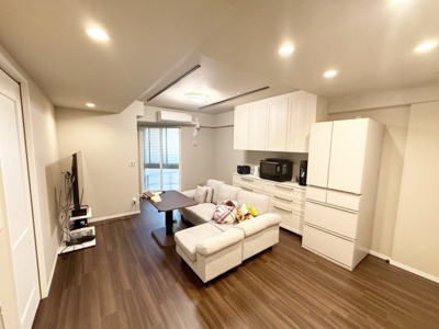 【居間・リビング】 | ローレルスクエア尼崎ルネ・ガーデンテラス | 帖13.7の広々リビングでゆったりとした時間を