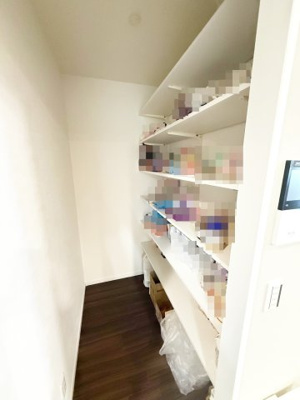 【収納】 | ローレルスクエア尼崎ルネ・ガーデンテラス | 大容量のパントリー付き