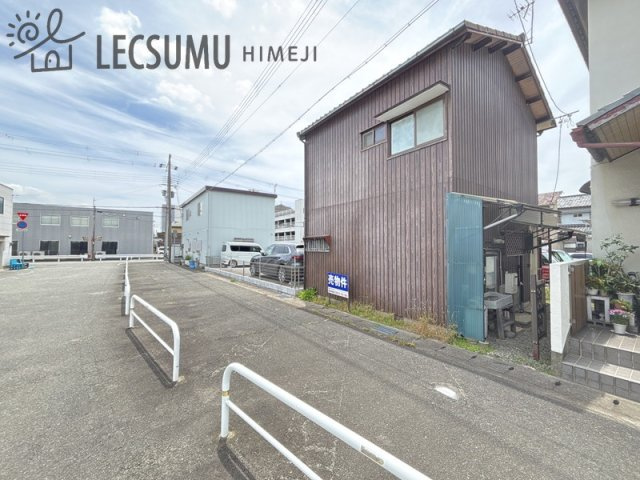 姫路市土山2丁目/中古戸建の前面道路含む現地写真