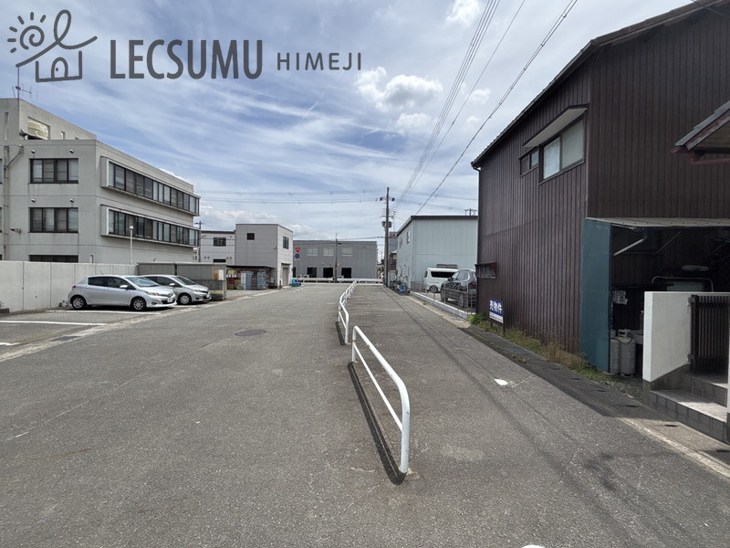 姫路市土山2丁目/中古戸建の前面道路含む現地写真