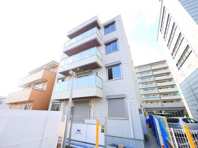 クリスタル　シャーメゾンの外観|外観もきれいです