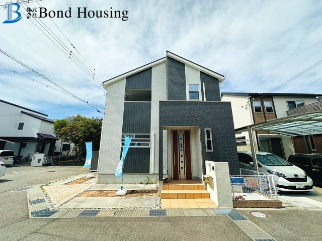 角地に付き開放感あり　魚住町西岡　中古戸建