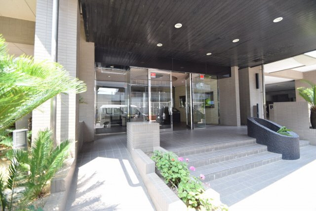 ＩＮＳＵＲＡＮＣＥ　ＢＬＤＧ．Ⅸのエントランス|綺麗なエントランス