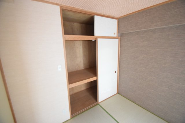 ＩＮＳＵＲＡＮＣＥ　ＢＬＤＧ．Ⅸの収納|日当たり良好です。（写真は別号室です）
