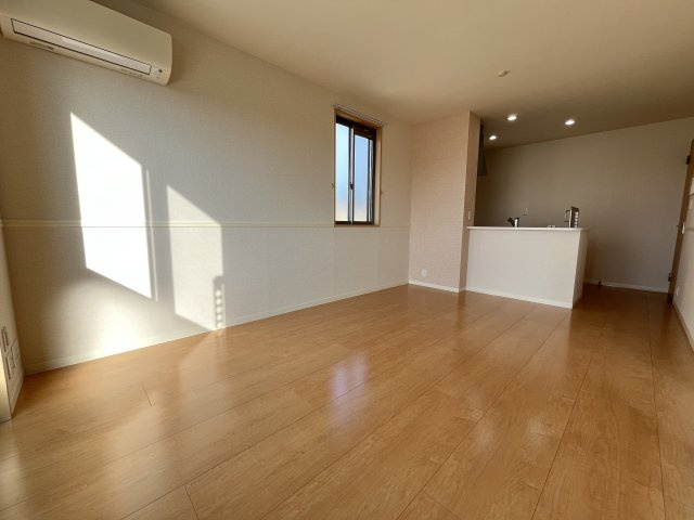 エクラージュ松江Aの居間・リビング