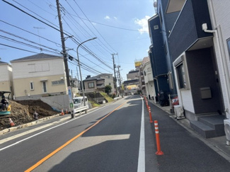 【前面道路含む現地写真】 | 横浜市戸塚区上倉田町　全5棟/今回販売４棟（1号棟） | 前面道路