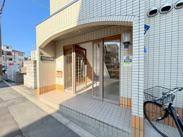 マンション常磐のエントランス