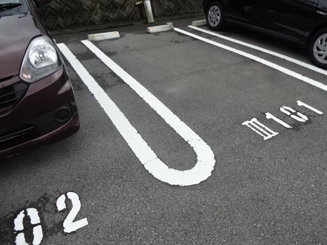 セントラヴィーヌ山手Ⅲの駐車場