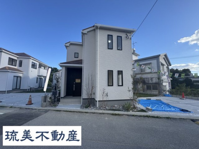 【外観】 | 南城市知念久手堅（全4棟）A号棟 | A号棟　並列駐車3台可♪