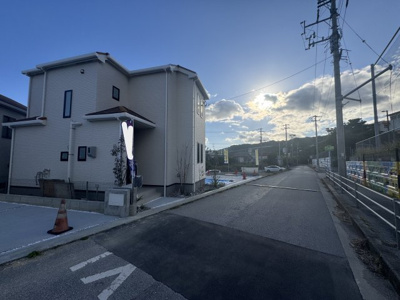 【前面道路含む現地写真】 | 南城市知念久手堅（全4棟）A号棟 | ※北西側公道6.7m♪
