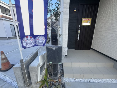 【玄関】 | 南城市知念久手堅（全4棟）A号棟 | A号棟　鍵付きポスト♪