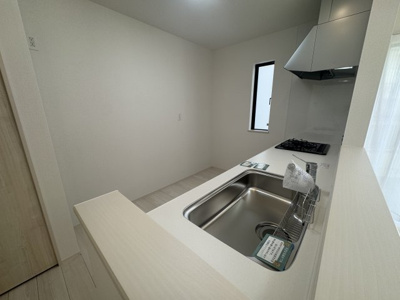 【キッチン】 | 南城市知念久手堅（全4棟）A号棟 | A号棟　使いやすいシステムキッチン♪