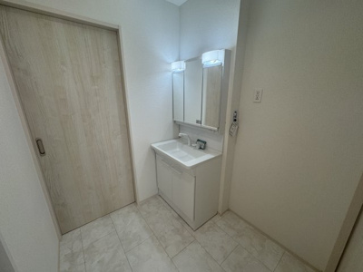 【独立洗面台】 | 南城市知念久手堅（全4棟）A号棟 | A号棟　三面鏡付き洗髪洗面化粧台♪