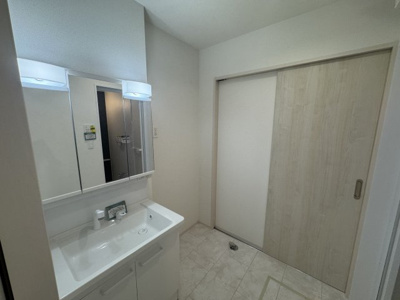 【独立洗面台】 | 南城市知念久手堅（全4棟）A号棟 | A号棟　三面鏡付き洗髪洗面化粧台♪