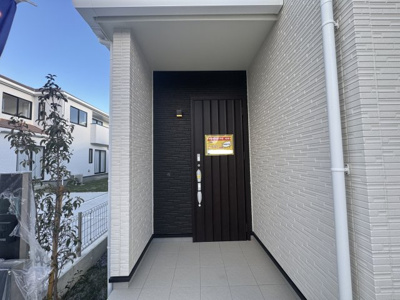 【玄関】 | 南城市知念久手堅（全4棟）A号棟 | A号棟　スマートキー付き♪