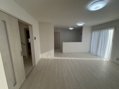 【居間・リビング】 | 南城市知念久手堅（全4棟）A号棟 | A号棟　LDK15.5帖♪