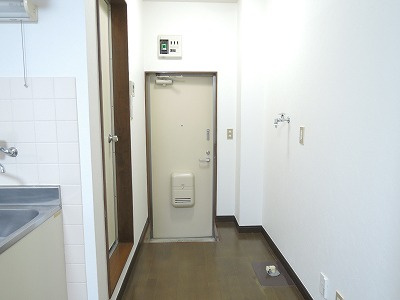 ハイビレッジⅡ　敷金0　礼金0　室内洗濯機置場　の玄関|※別部屋参考画像