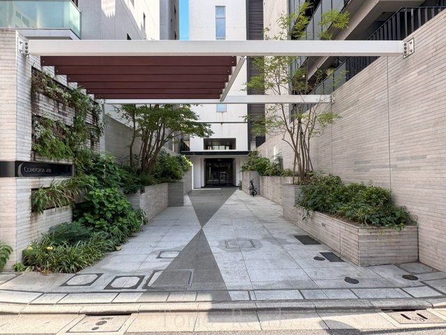 コンフォリア赤坂のエントランス