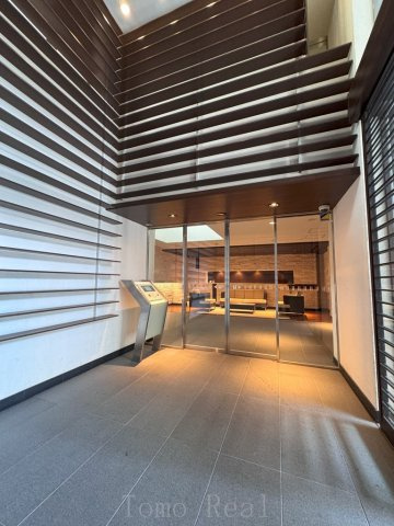 コンフォリア赤坂のエントランス