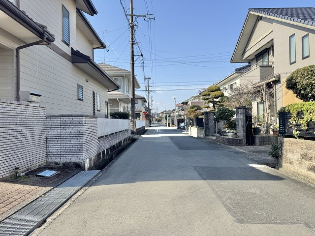 浜名区東美園の前面道路含む現地写真|前面道路西側を向いて撮影しました。