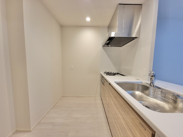 【キッチン】 | 【キッチン】スタイリッシュなレンジフードを採用◎その他設備も使い心地や機能性に配慮したキッチンです。