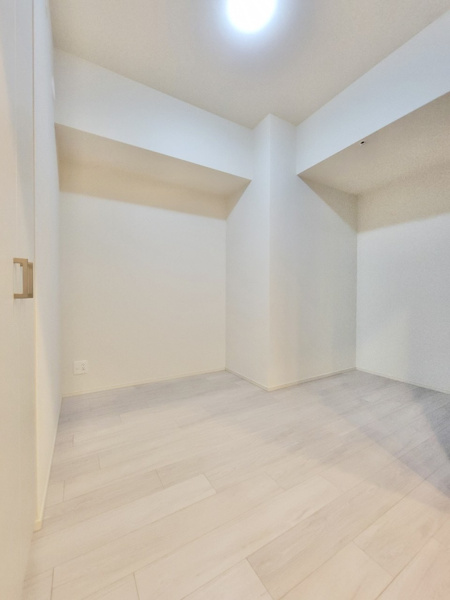 【洋室】 | 【洋室（約4.6帖）】コンパクトなサイズの洋室です。ライフスタイルに合わせた使い方が可能です。