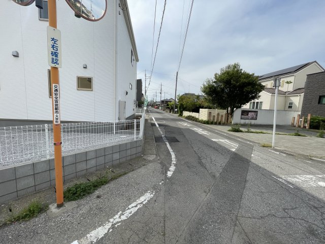 新築戸建・新築建売　大泉町第6仙石　南小学校・南中学校の前面道路含む現地写真