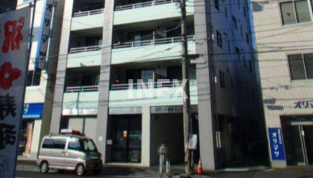 横浜市神奈川区栄町の賃貸マンションのエントランス