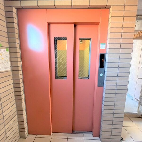 カーレヂ三浦・Ⅱのエントランス