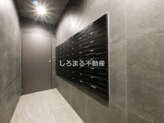 プレサンス桜川グロワールのエントランス