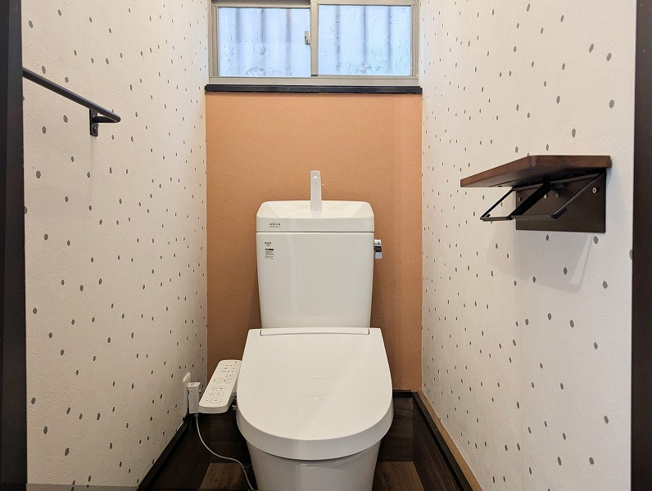 【トイレ】 | 富士見市羽沢1丁目　中古一戸建住宅　(ふじみ野店) | 窓がありトイレ内の喚起がしやすくなります。