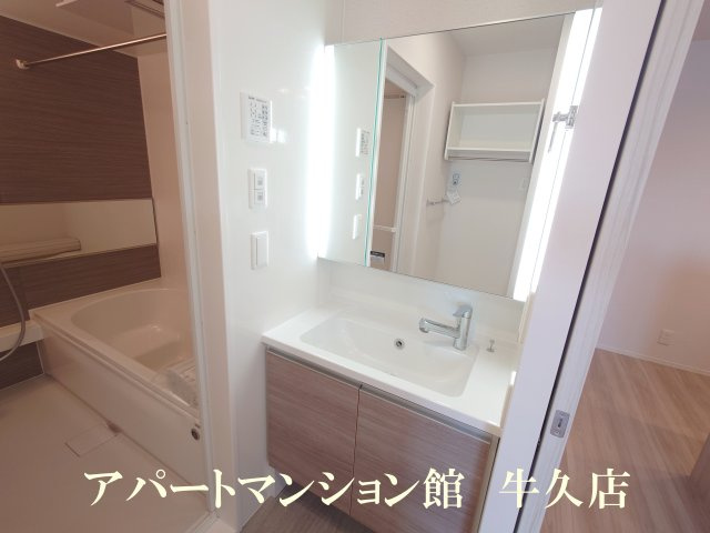 セレウィータ栄町の独立洗面台