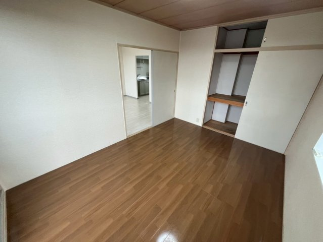 フロイディハイツの洋室