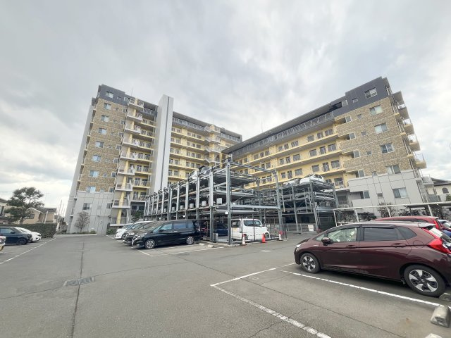 ランドシティ新所沢の玄関|収納豊富で散らかりやすい玄関もスッキリ♪