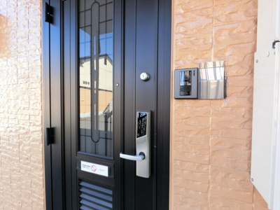 【玄関】 | イノセントワールド 五番館 | ＩＣカードキーの玄関ドア