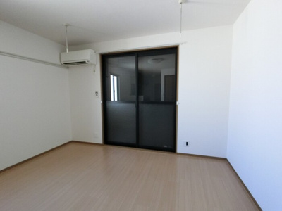 【居間・リビング】 | イノセントワールド 五番館 | シャッター雨戸