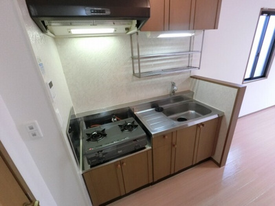 【キッチン】 | イノセントワールド 五番館 | ガスコンロ・浄水器（別途契約）付きキッチン