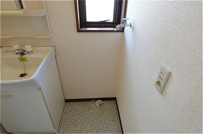 【設備】 | 小松貸家 | 洗面室・洗濯機置き場