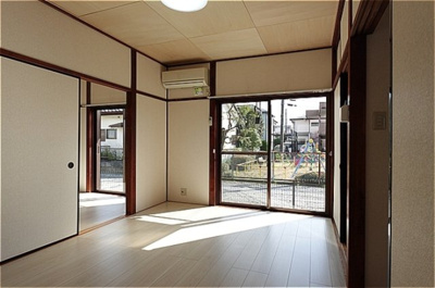 【玄関】 | 小松貸家 | 洋室（玄関側）