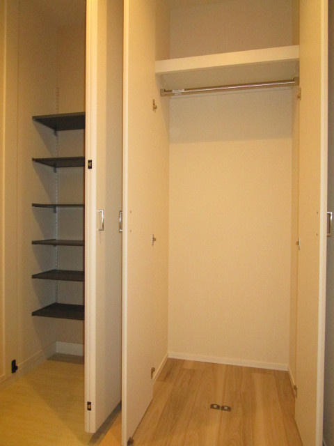 リヴェール奥戸の玄関|★シューズＢＯＸ／クローゼット★