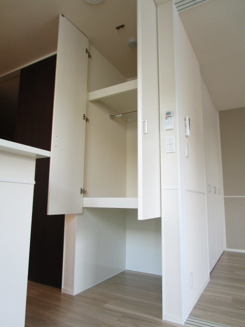 リヴェール奥戸の居間・リビング|★ペット専用スペース（収納下）★