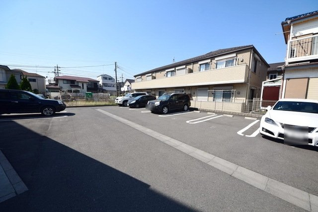 サンロイヤルの駐車場